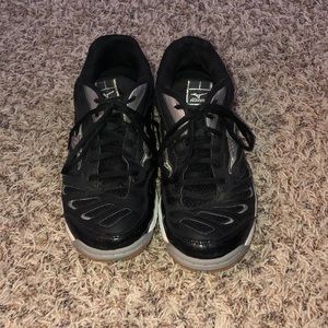 Volleyball court shoes